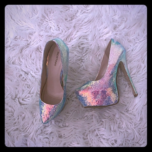 Shoes - Picture 1 of 4